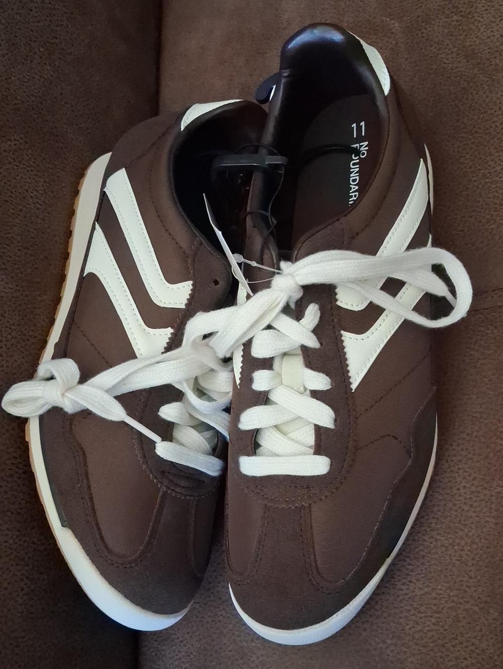 No Boundaries Women's Brown and White Retro Athletic Sneakers Size 11